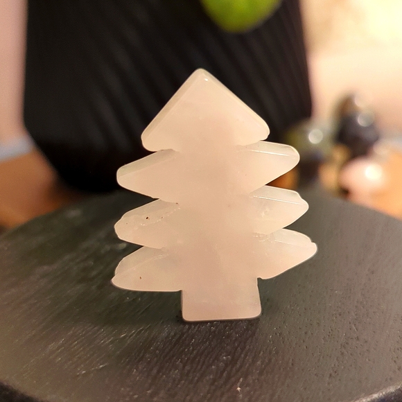 Rose Quartz Carved Christmas Tree - Picture 1 of 3